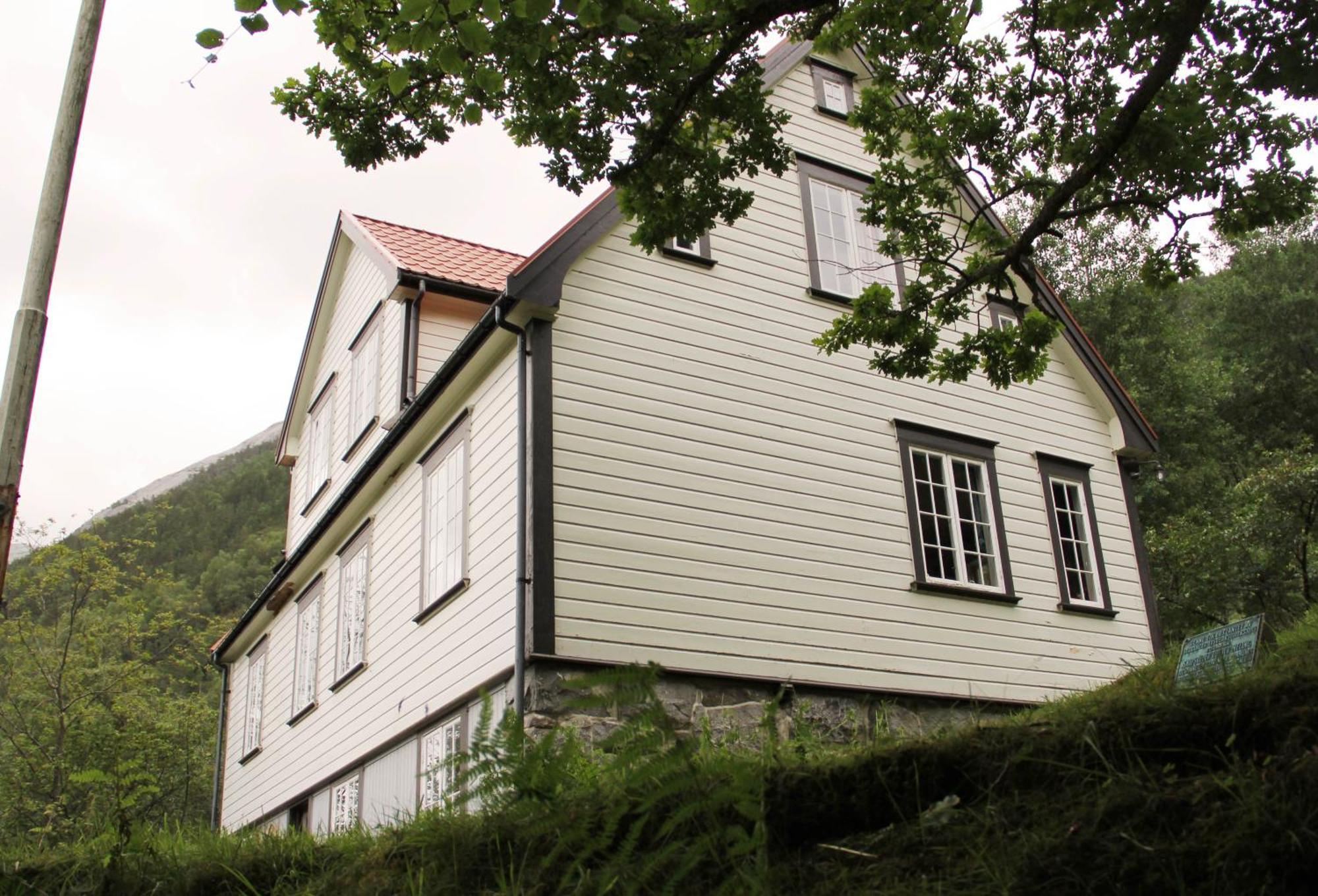 Florli 4444 Hostel Floyrli Экстерьер фото